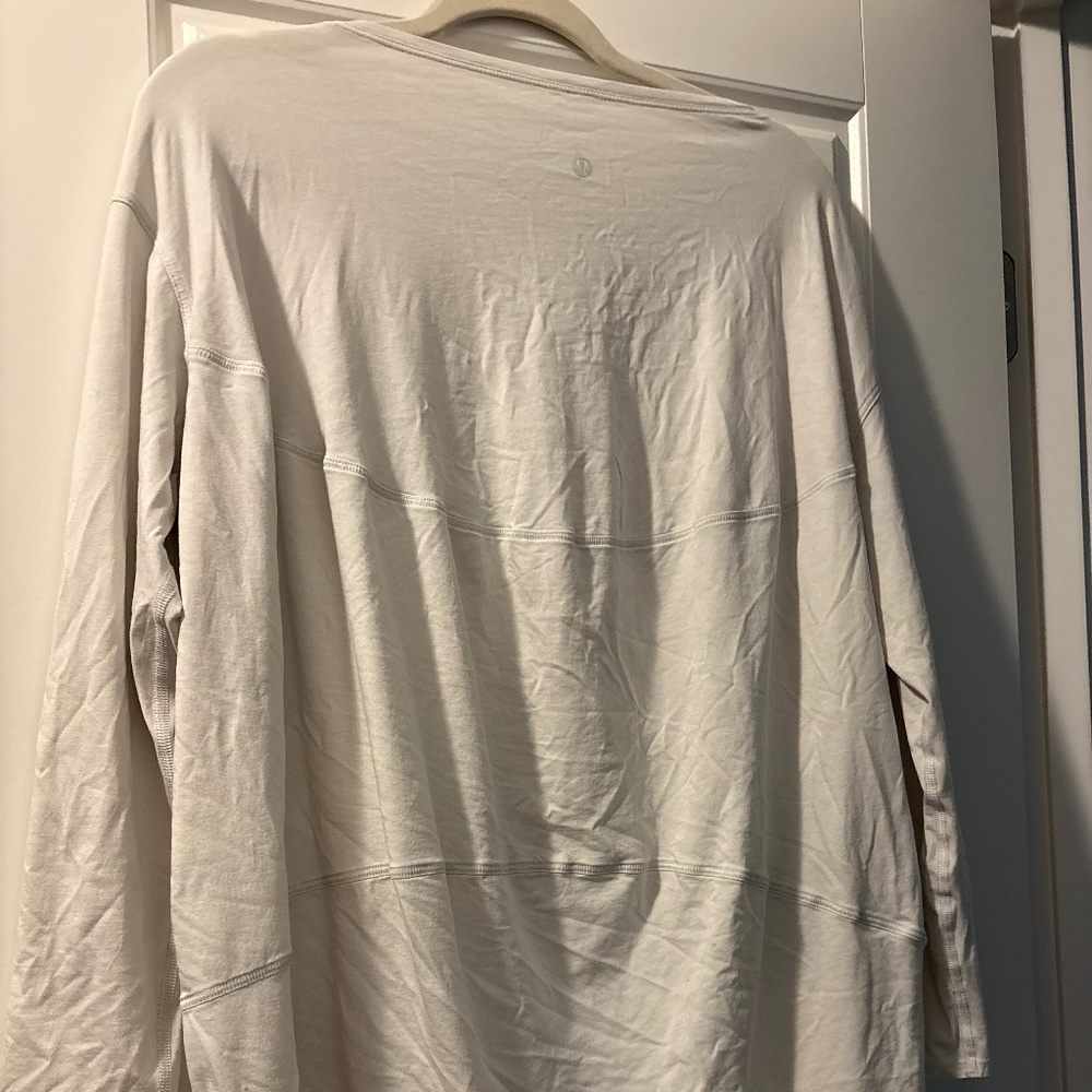 Lululemon size 10 women’s long sleeve light grey top